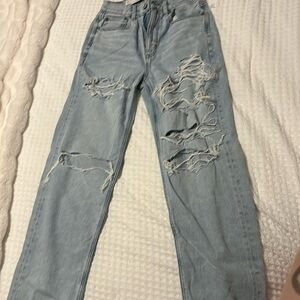 American eagle light washed holes, baggy, Mom jeans size 4